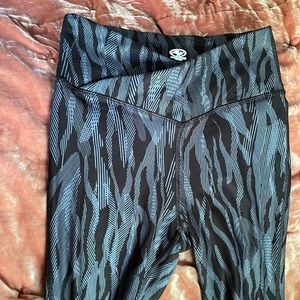 V lined extra long leggings.